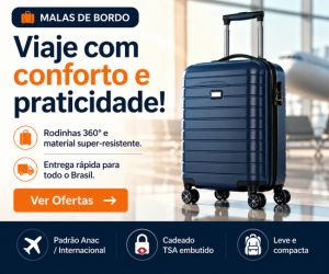 Mala de bordo rígida azul com rodinhas 360 graus em saguão de aeroporto com avião ao fundo.