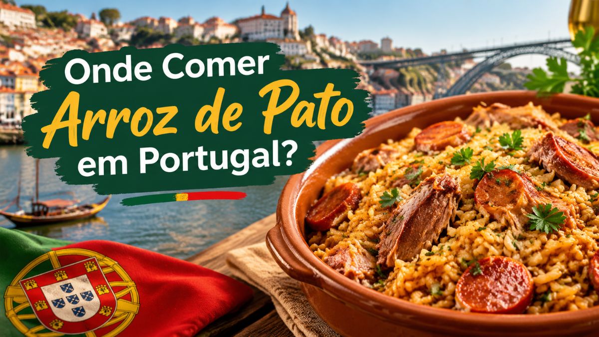 Prato de barro com arroz de pato tradicional gratinado com rodelas de chouriço e salsa, com a bandeira de Portugal e a cidade do Porto ao fundo.