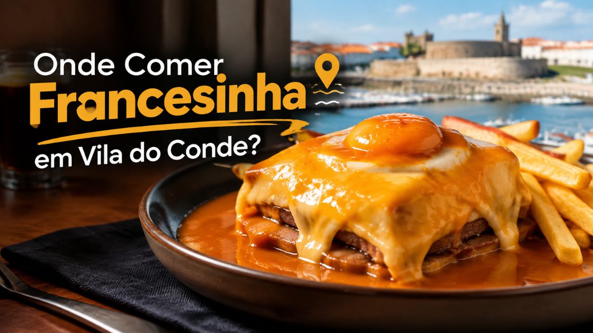 Francesinha especial com queijo derretido e ovo estrelado acompanhada por batatas fritas com o Forte de São João ao fundo em Vila do Conde.