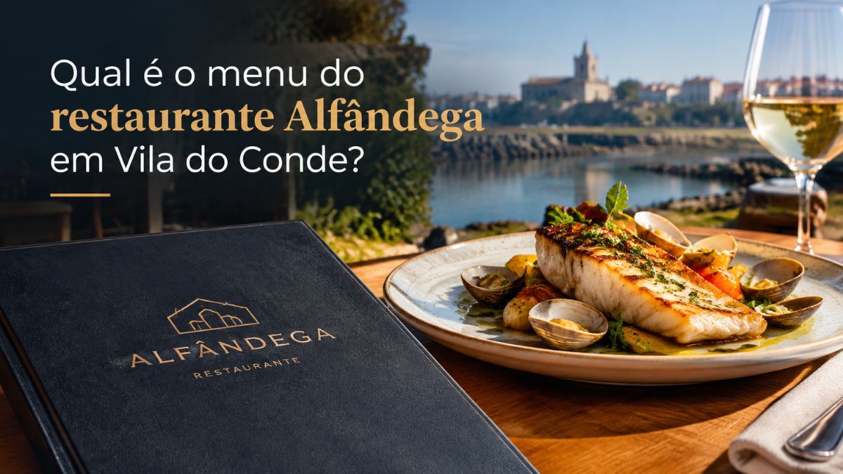 Prato de peixe fresco grelhado com marisco e copo de vinho branco sobre mesa de madeira, ao lado da ementa do restaurante Alfândega em Vila do Conde.